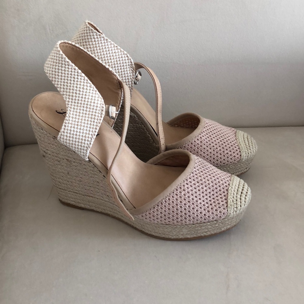 Adorable Lucky Brand wedges 🥰